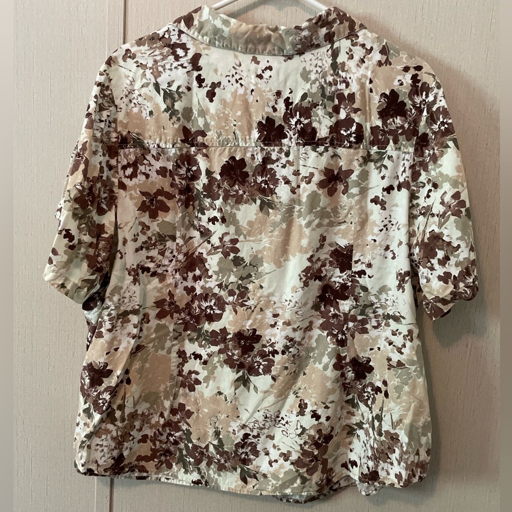 erika Women’s Floral Short Sleeve Shirt - Picture 2 of 6